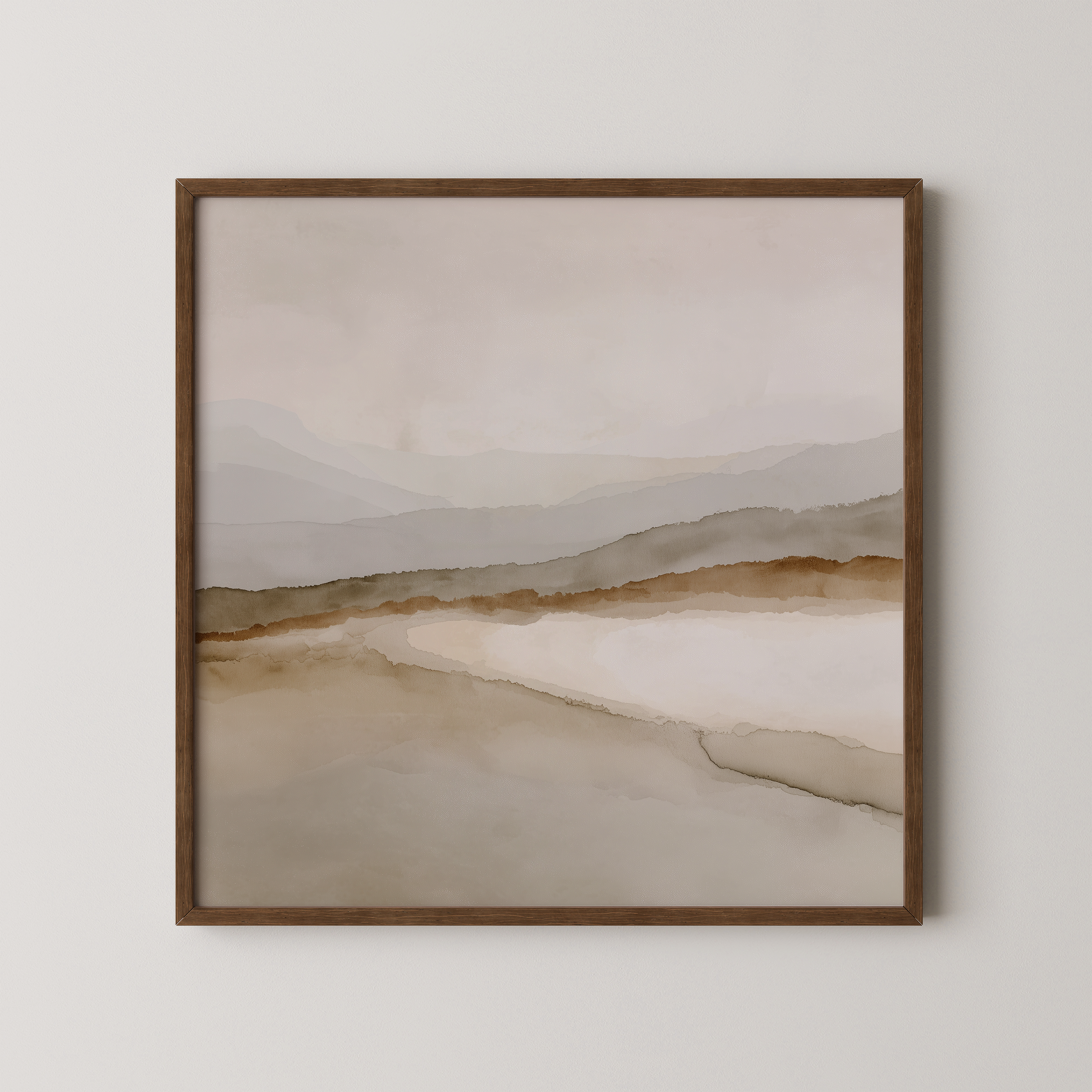 Arlisse – יצירה מינימליסטית בגווני חול ואפרפר עם שכבות אופק עדינות, ממוסגרת על קיר בהיר