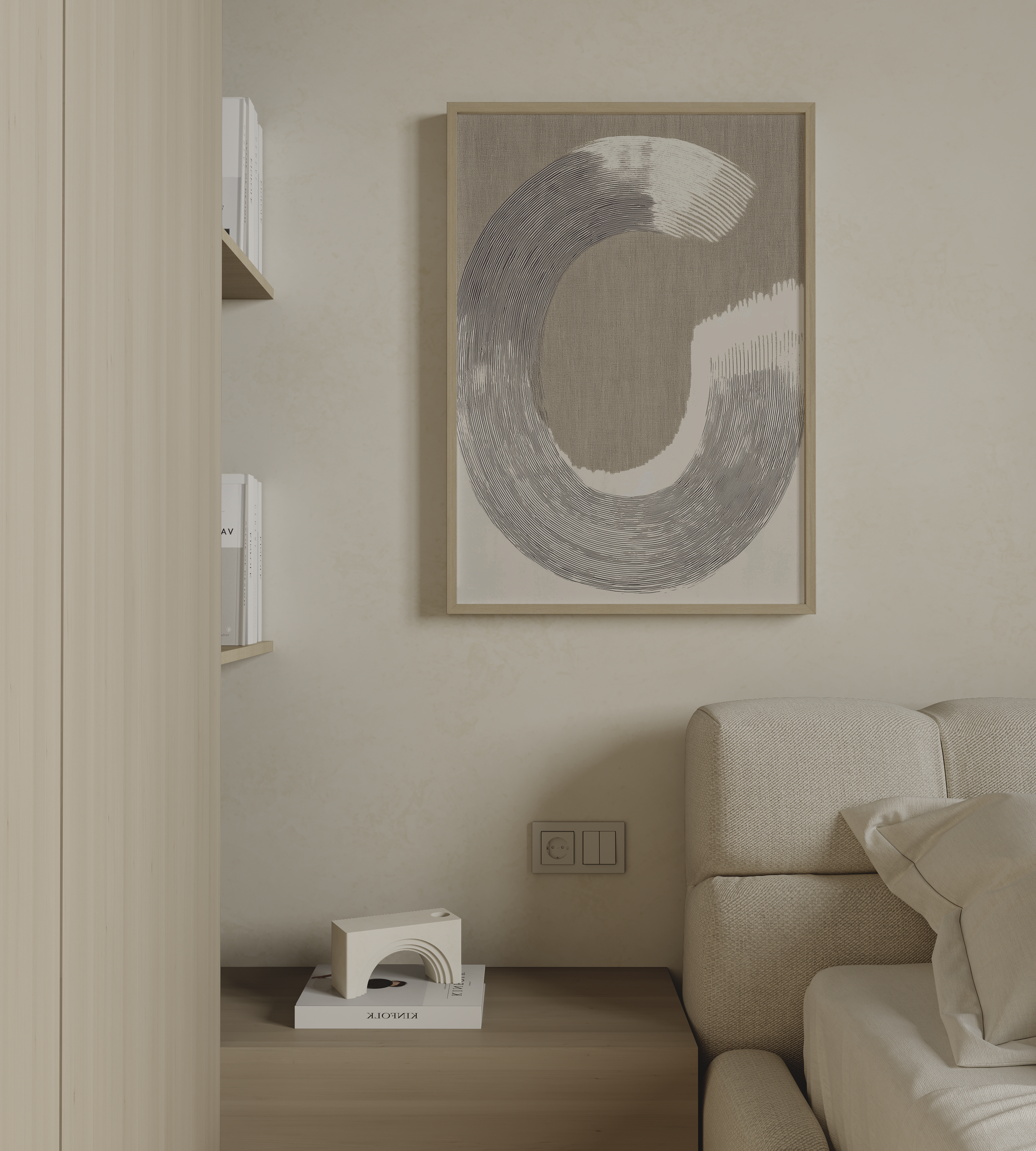 יצירת קיר מודרנית בגווני בז' ואפור עם מהלך מעגלי גרפי, ממוסגרת במסגרת עץ טבעי.