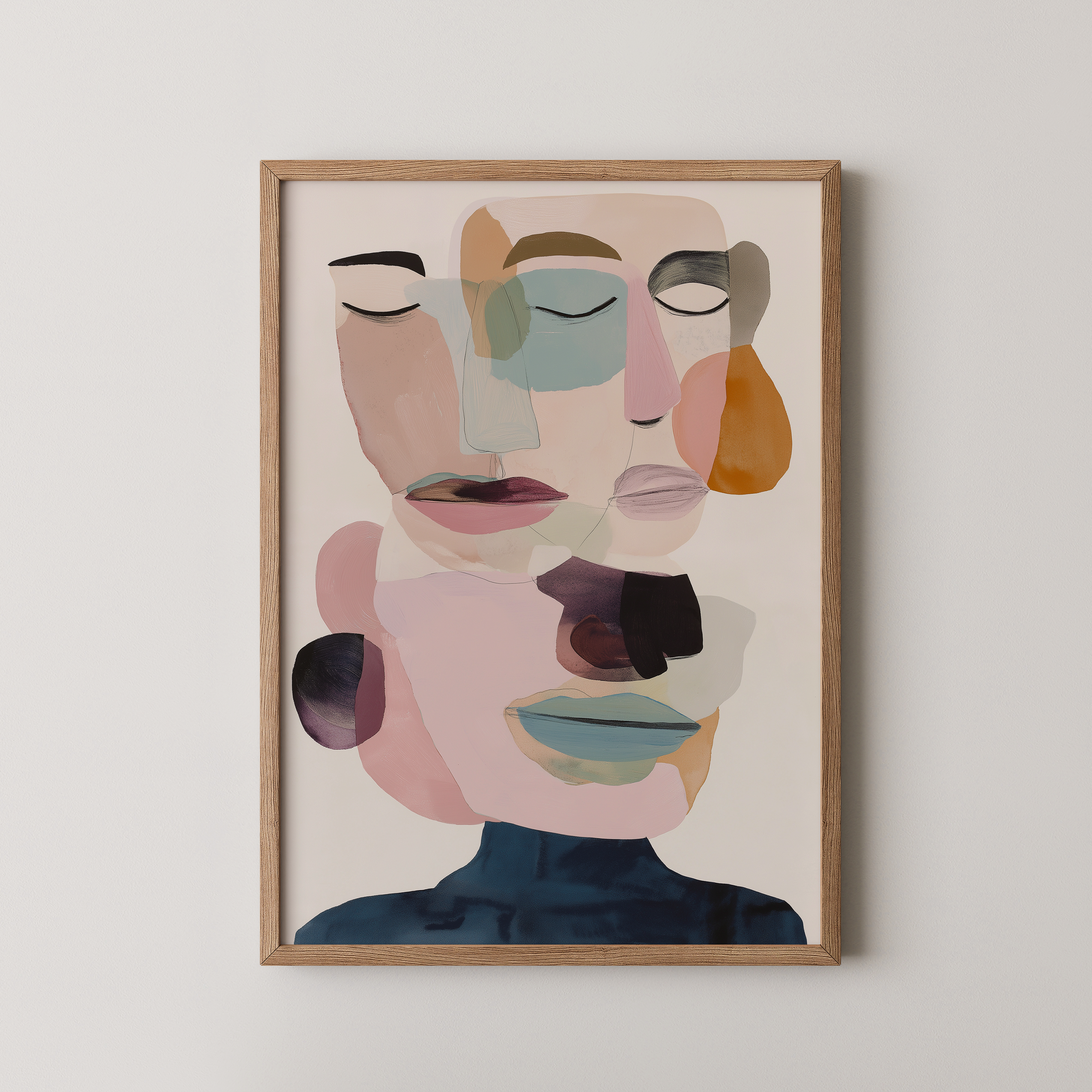 יצירת אמנות מופשטת של דמות נשית משכבות פנים וצבעים רכים בגווני ניוד, ורוד וכחול, תלויה בסלון מודרני