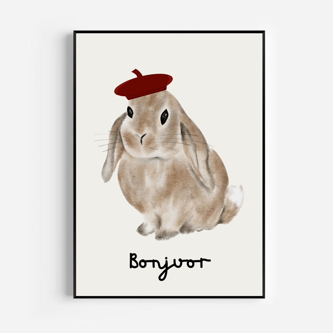 איור אמנותי של ארנב עם כובע ברט אדום וכיתוב Bonjour, בעיצוב ייחודי ושיק צרפתי, מתאים לחדרי ילדים או פינות עבודה.