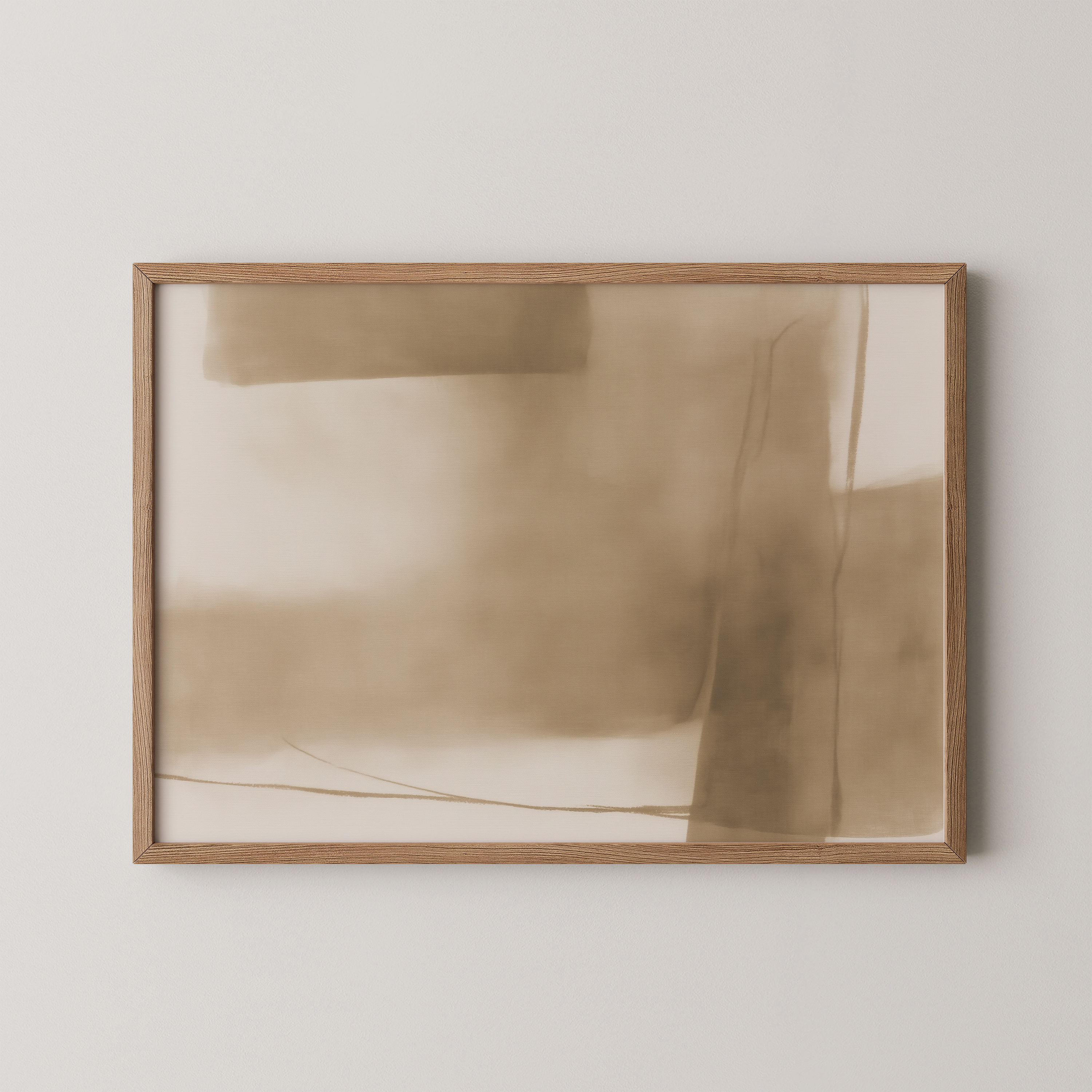 יצירת אמנות אבסטרקטית בגווני חול ובז’ עם משיכות צבע רכות ושקופות, בסגנון מינימליסטי.