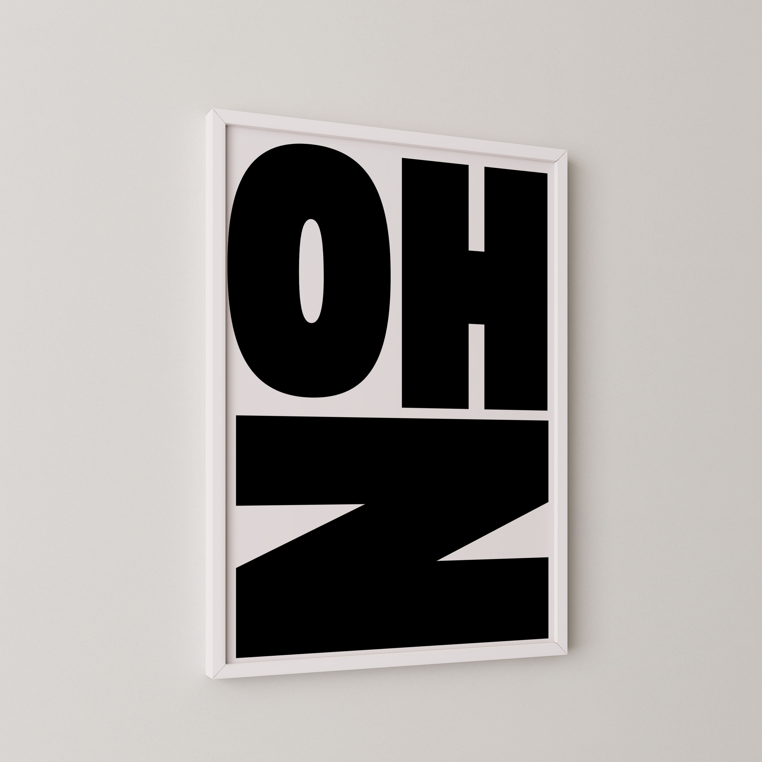 פוסטר טיפוגרפי מודרני עם הכיתוב "OH NO" בצבע ירוק ולבן, ממוסגר ומוצג על קיר בחדר שינה מעוצב.