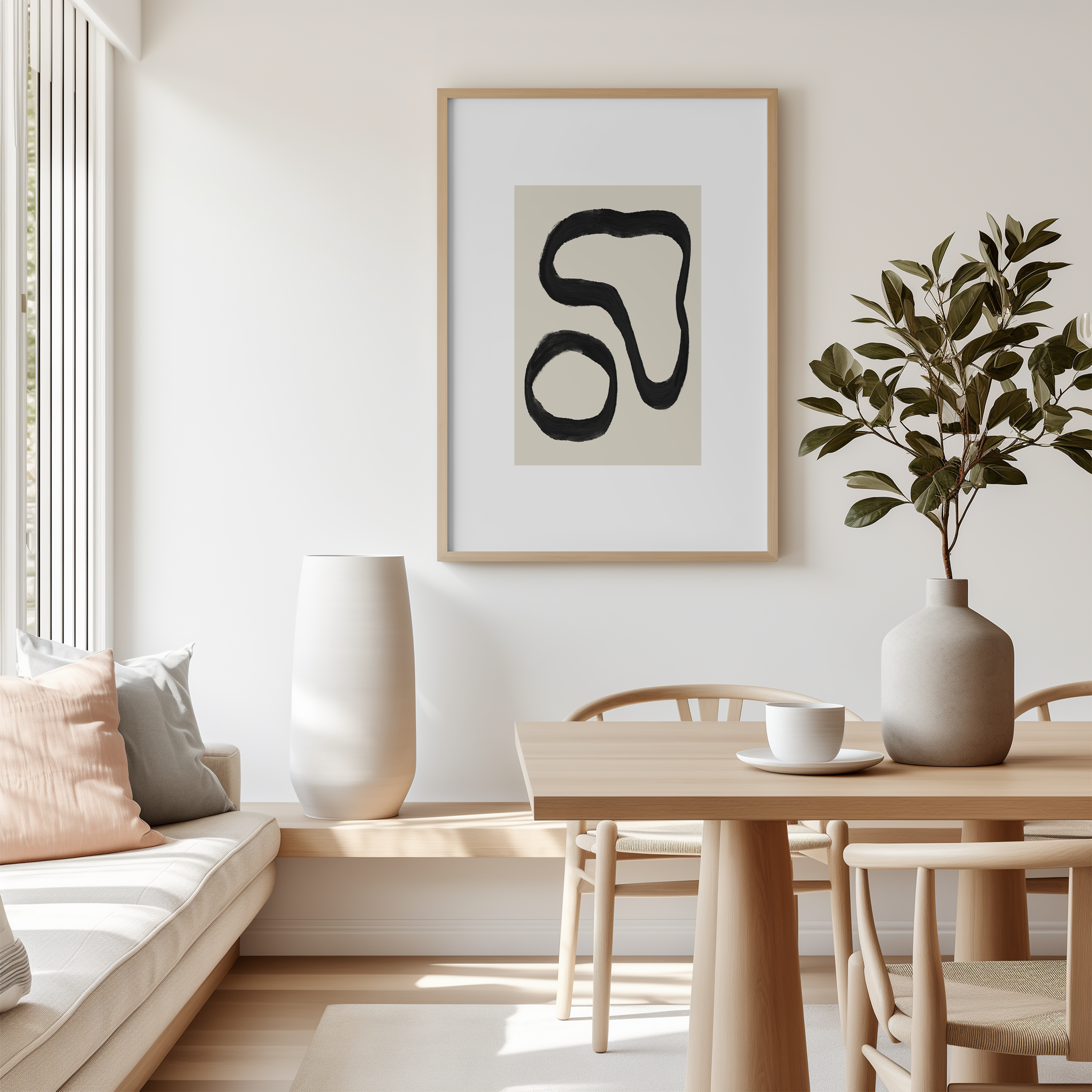 יצירה מינימליסטית בקווים שחורים מופשטים על רקע בגוון ניטרלי – Elvoro.