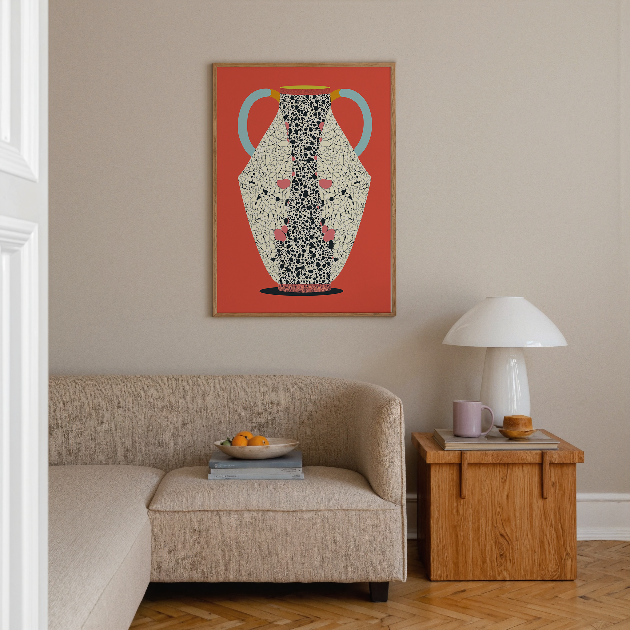 הדפס אמנותי מינימליסטי בהשראת כלי חרס עם דוגמת טרצו שחור ורקע אדמדם, יצירה בשם Tavora