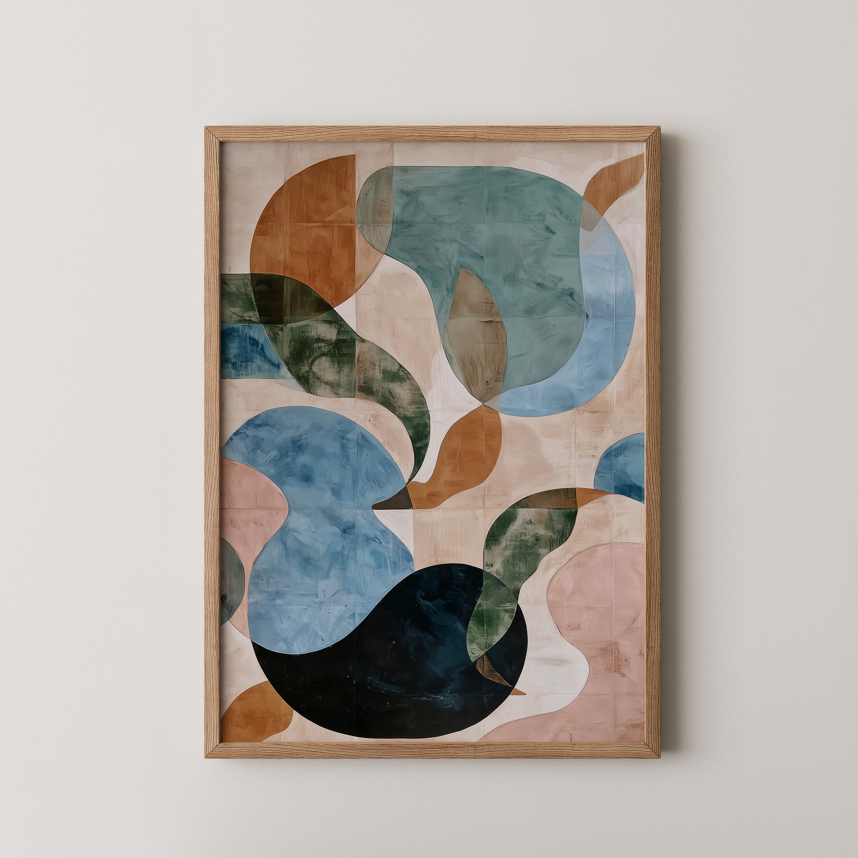 הדפס גיאומטרי־מופשט בצבעים טבעיים במסגרת עץ – יצירת אמנות בשם Miva מקולקציית טראוזי וטוש.