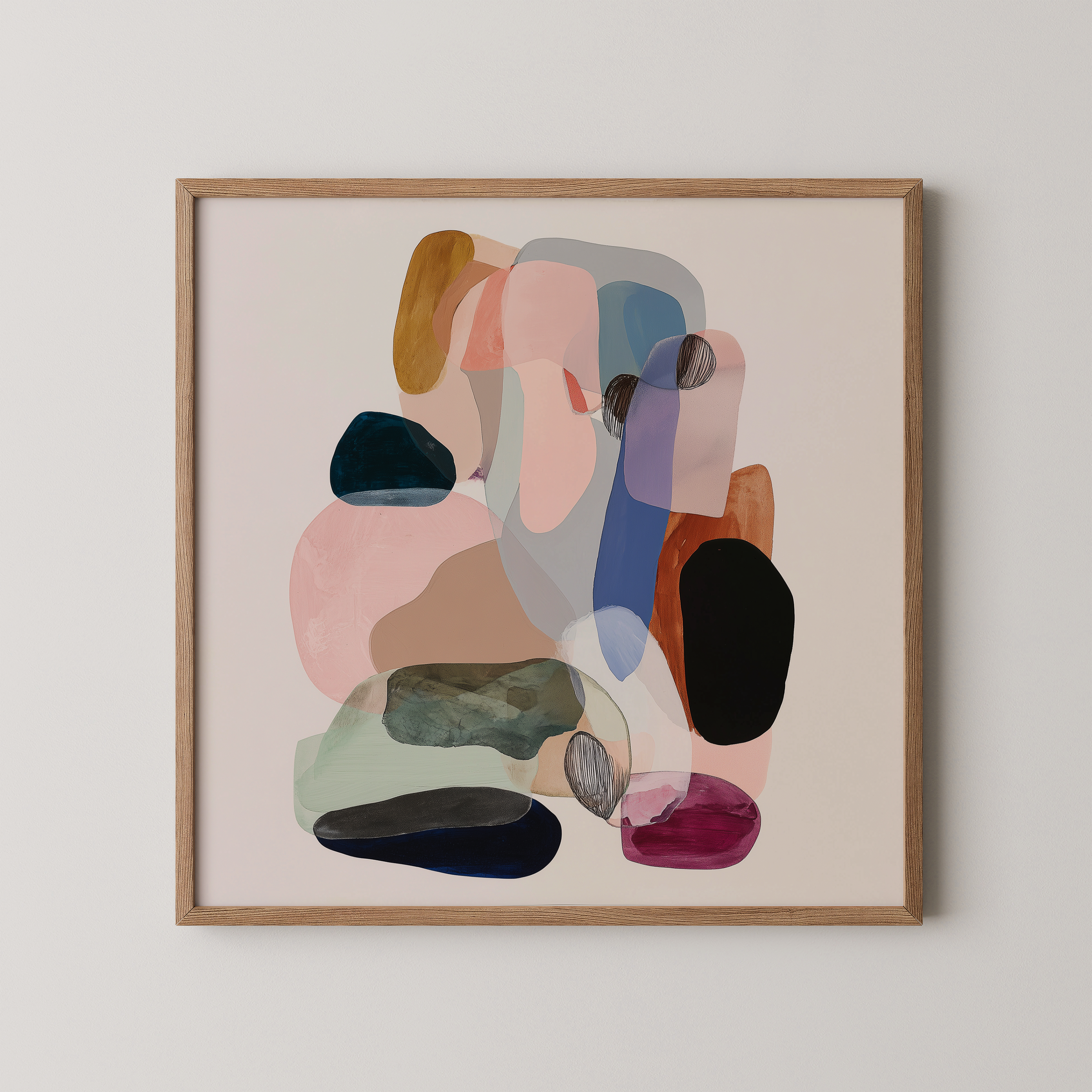 הדפס אמנותי מופשט עם שכבות צבע רכות בגוונים טבעיים, מוצג במסגרת עץ