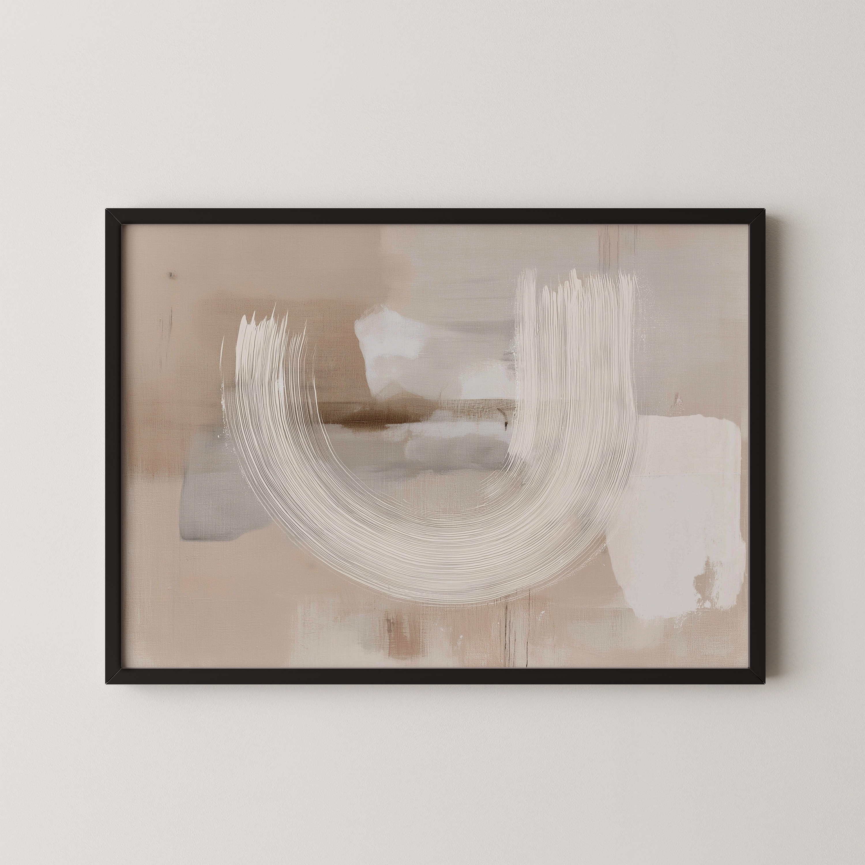 Eloura – יצירה מופשטת בגווני חול ולבן עם מחווה קשתית רחבה במסגרת עץ טבעי