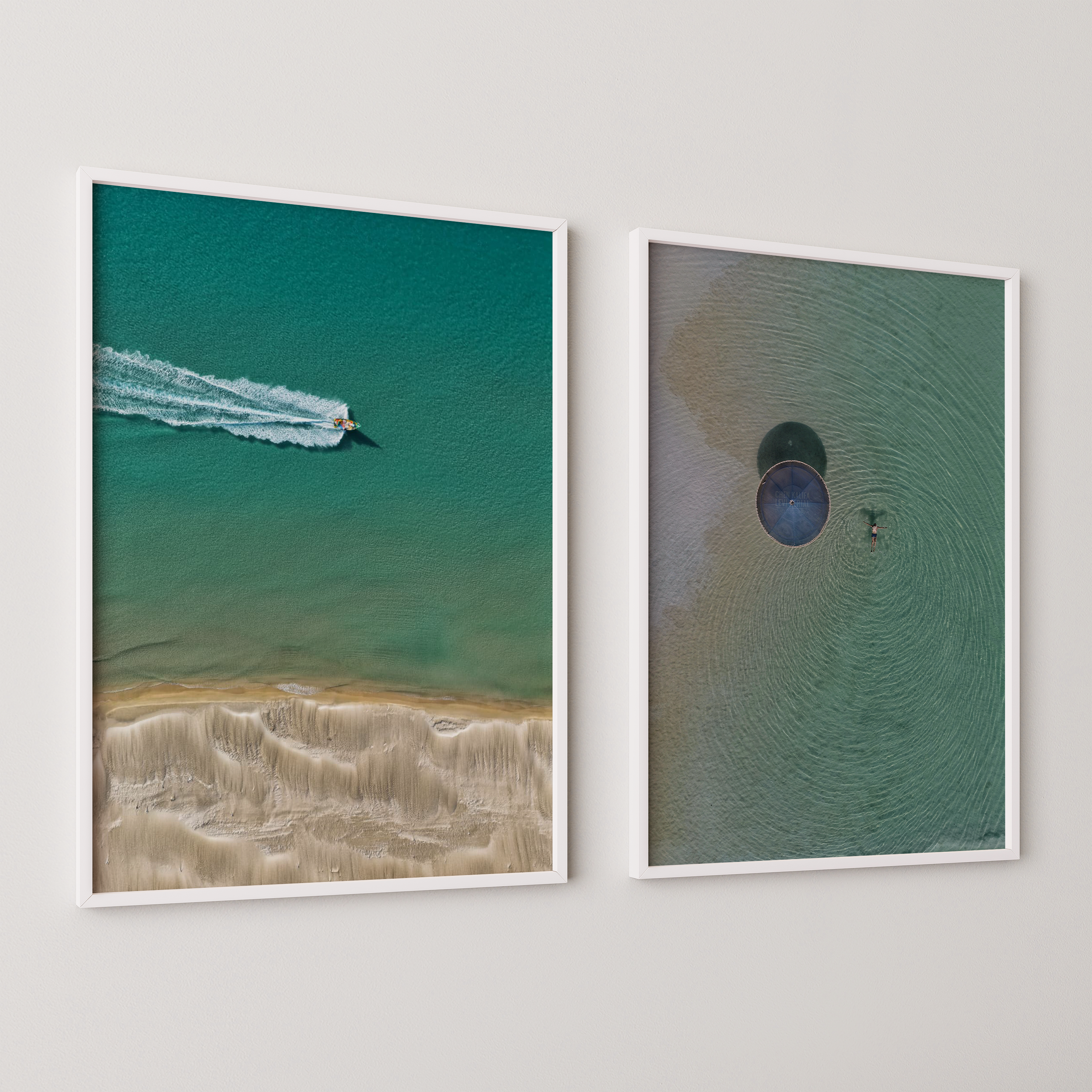 סט צילומי אוויר ממוסגרים – סירת דייגים שטה בים מול מעגן מיכאל וצף עגול בים המלח, צילום של חן כליפה לוי