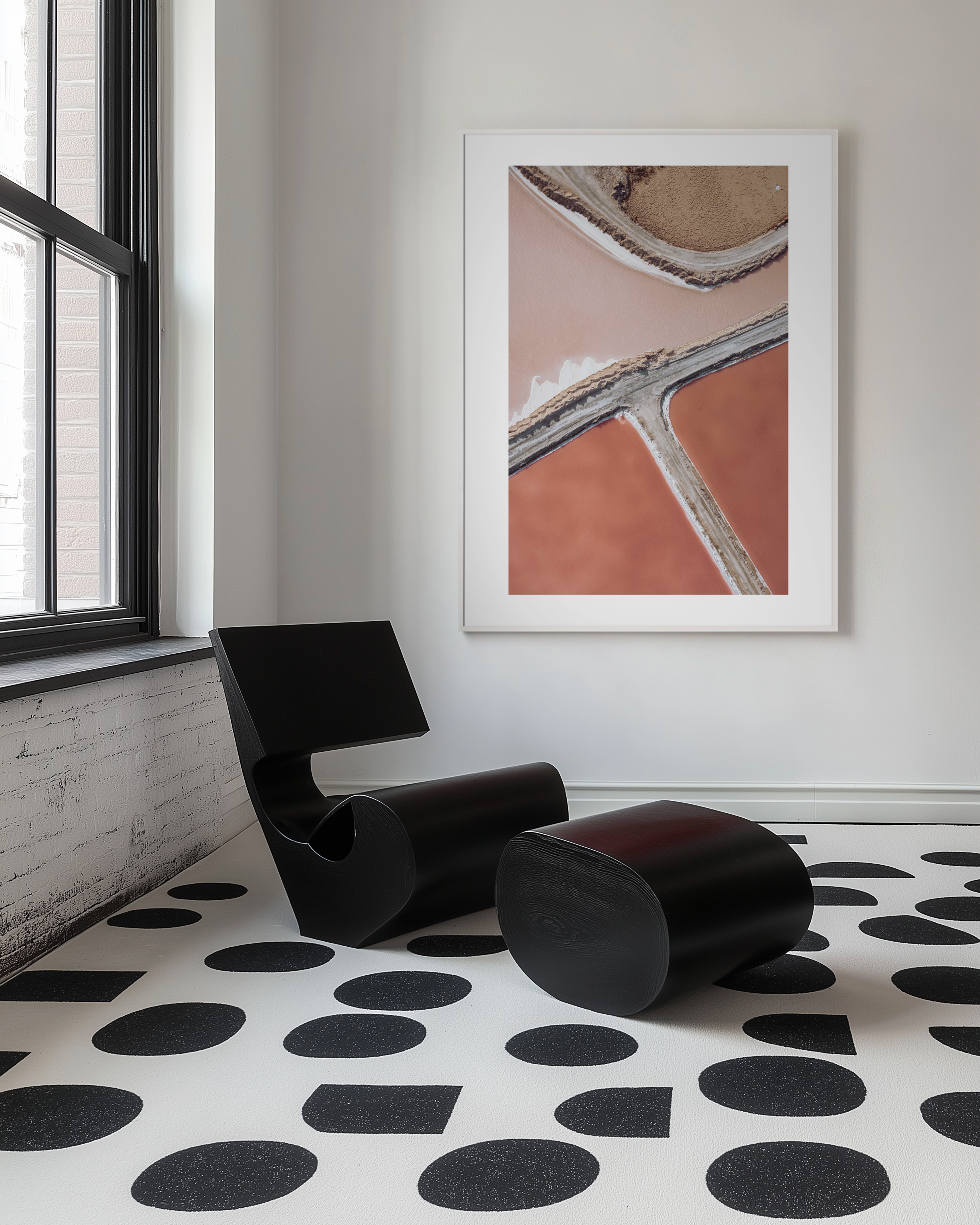 קו המלח — צילום אוויר מאת שי אשכנזי. מבט רחפן על בריכות המלח באילת, חלוקה גאומטרית בגווני ורוד, אדום וחום.