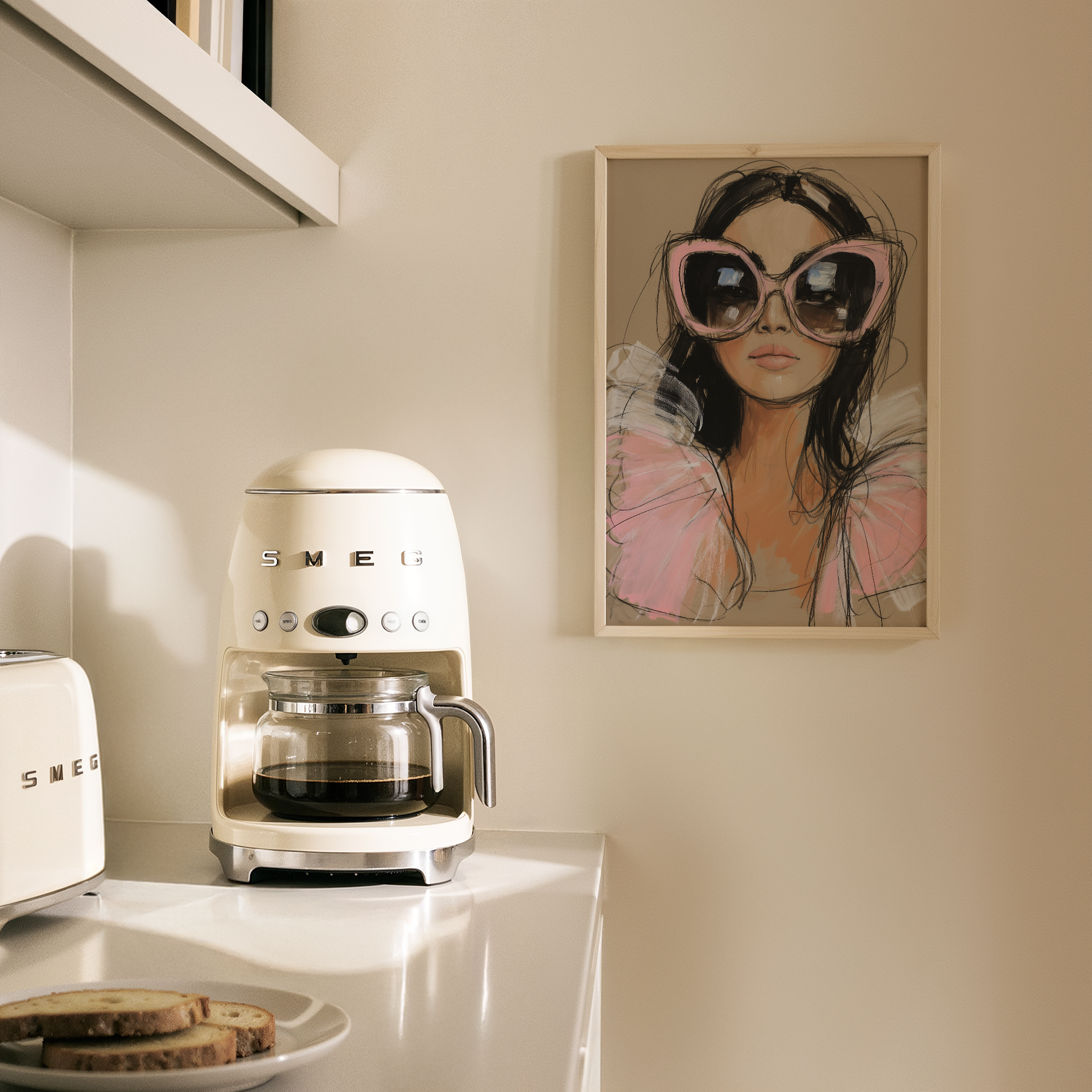 יצירת אמנות Delphine – איור נשי מודרני עם משקפי שמש גדולים בגווני ורוד, קווים חופשיים וסגנון אופנתי אלגנטי