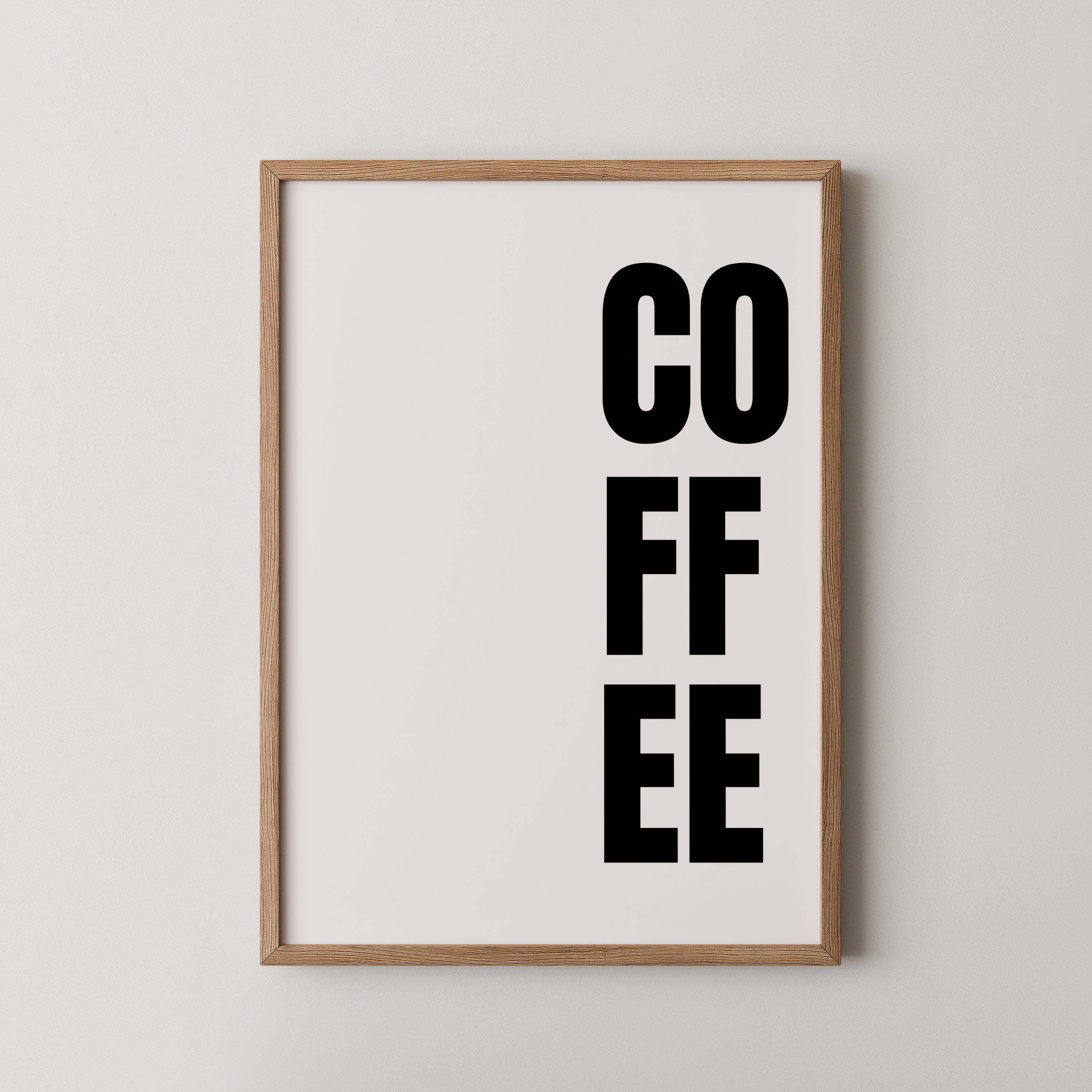 פוסטר טיפוגרפי עם כיתוב COFFEE באותיות שחורות על רקע בהיר, מתאים לפינת קפה במטבח.