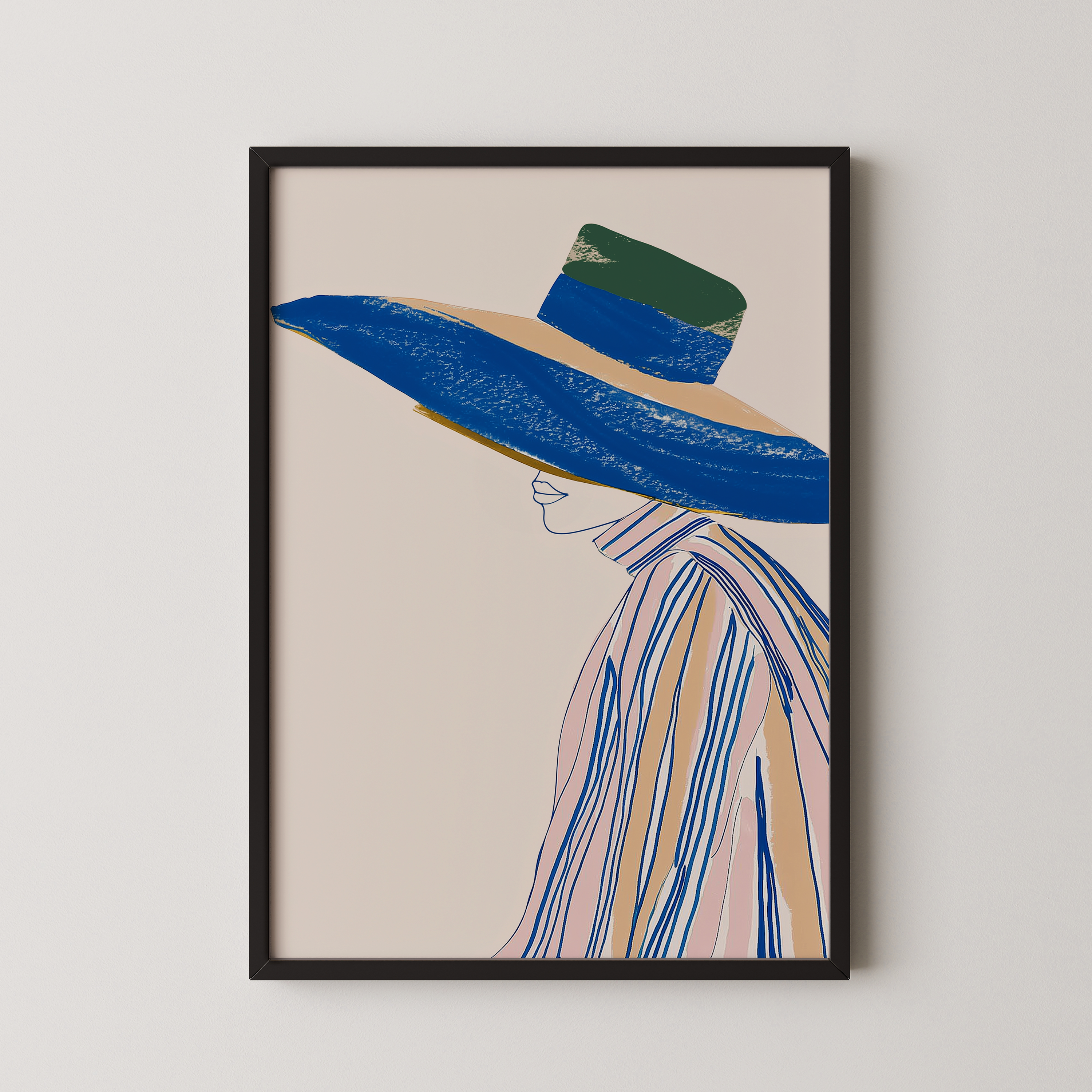 יצירה ממוסגרת של דמות נשית בפרופיל עם כובע כחול רחב שוליים בגווני בז’, ירוק ואפרסק – Arlène מבית Trausi+Tosh