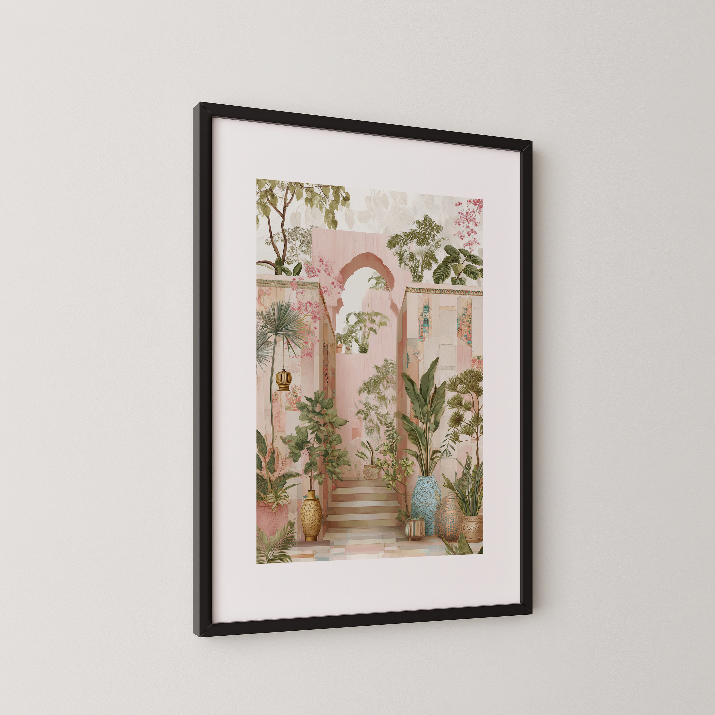 הדפס אמנותי ממוסגר "Villa Rosa" – חצר ורודה עם מדרגות אבן, קשתות וצמחייה טרופית עשירה בסגנון רומנטי ים-תיכוני.