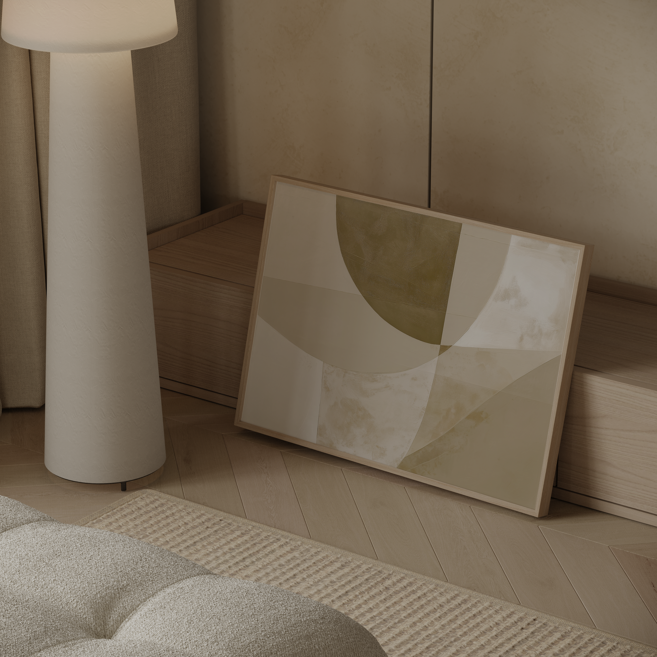 יצירה מופשטת בגוונים טבעיים עם צורות גיאומטריות רכות במסגרת עץ, מונחת בחלל שקט ומינימליסטי