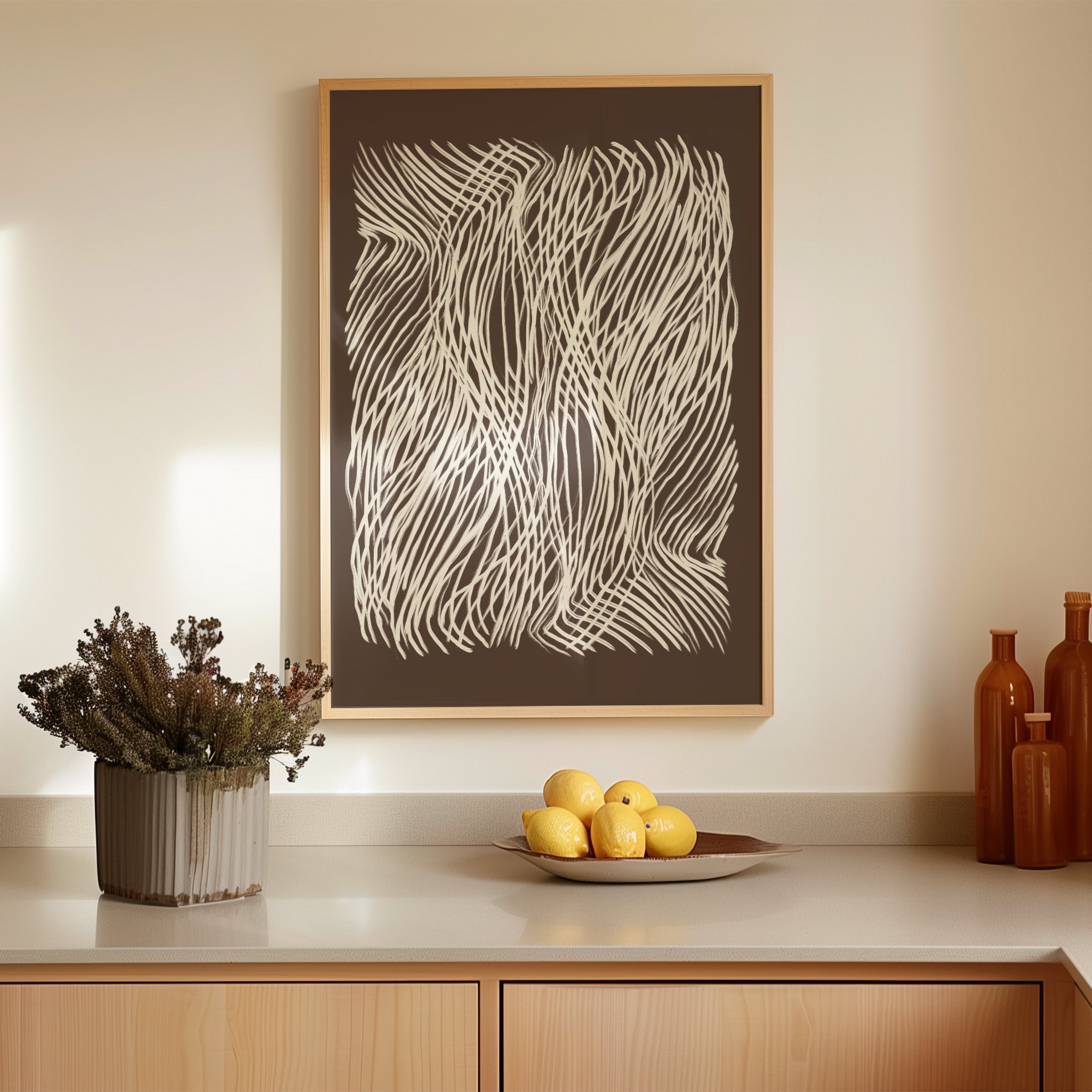 יצירה מודרנית עם קווים לבנים דינמיים על רקע כהה, מושלמת לקישוט חללים מעוצבים כמו סלון, משרד או פינת אוכל.