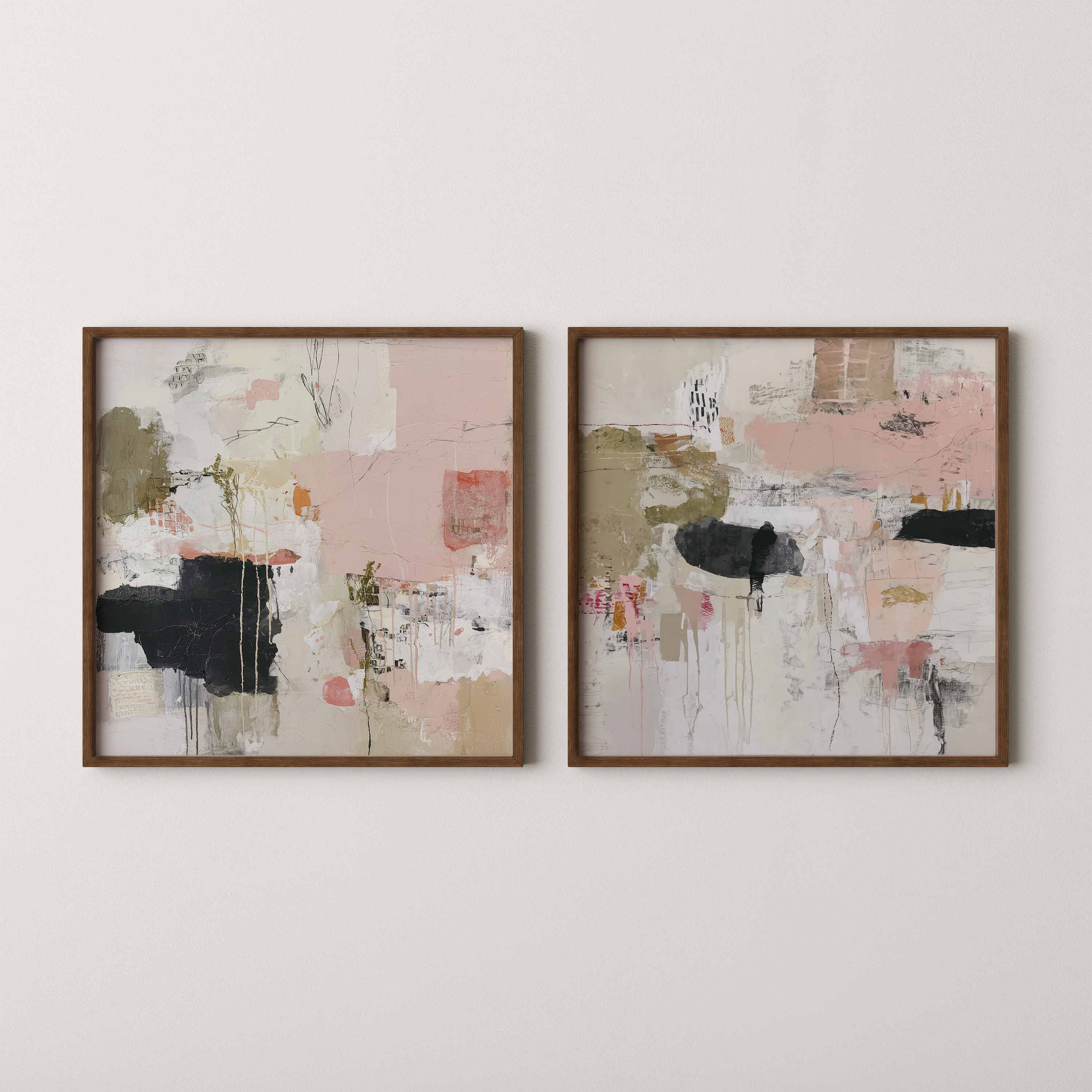 סט אמנות מופשטת בגווני ורוד, שחור ואוקר במסגרת עץ טבעי.
