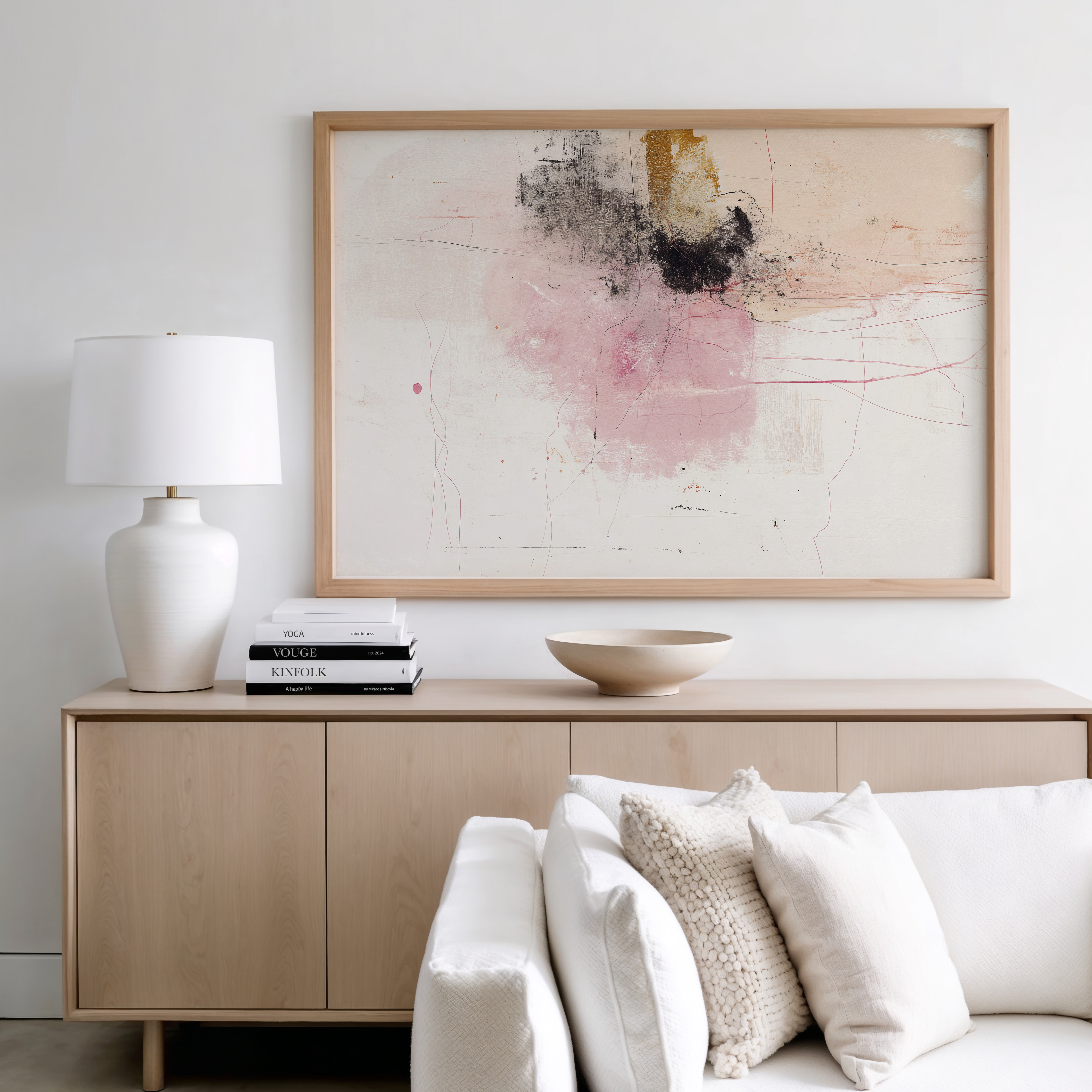 יצירת אמנות מופשטת Avennia בגווני ורוד, ניוד וזהב במסגרת עץ טבעית.