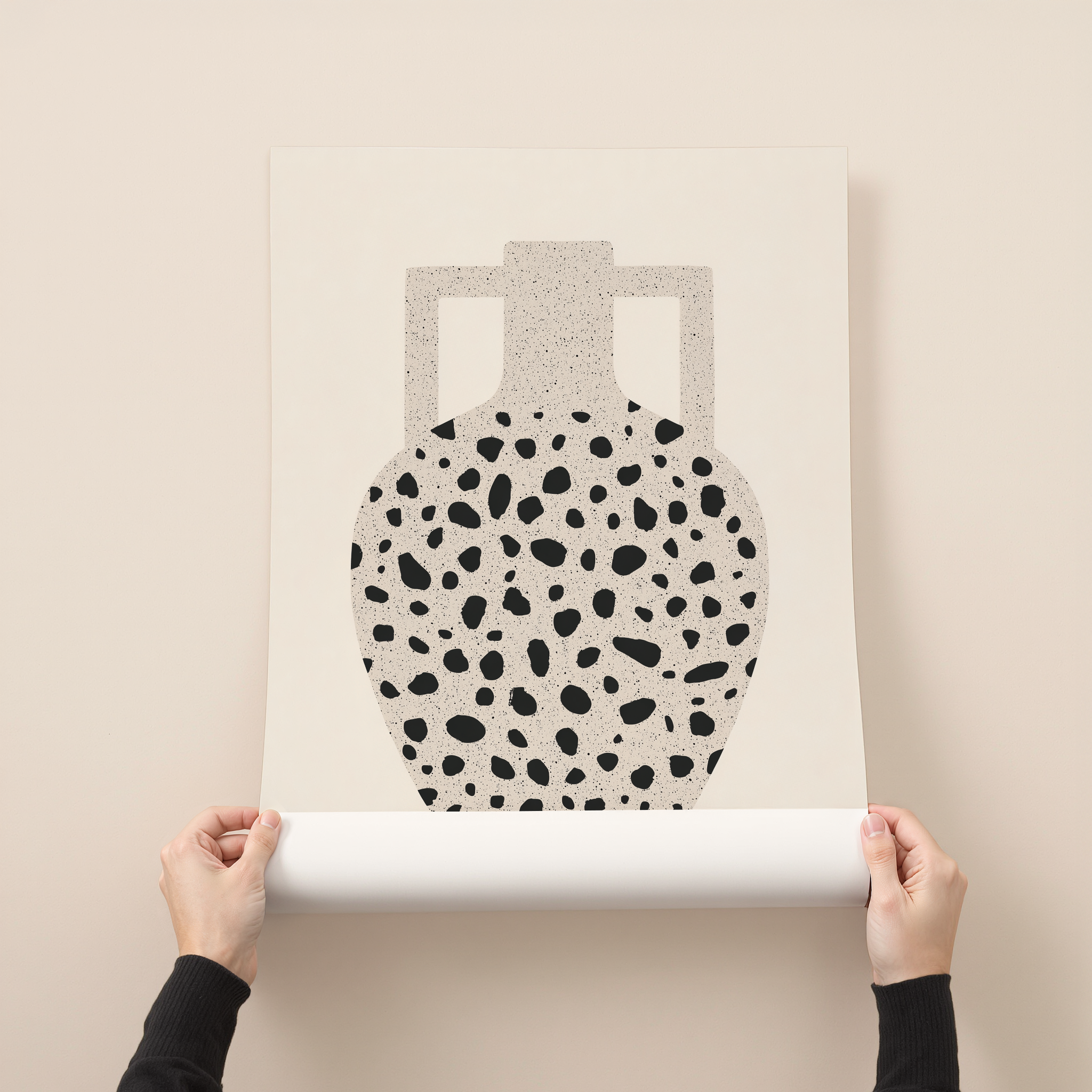 יצירה מינימליסטית בהשראת טרצו בצבעי שחור ולבן על רקע ניטרלי