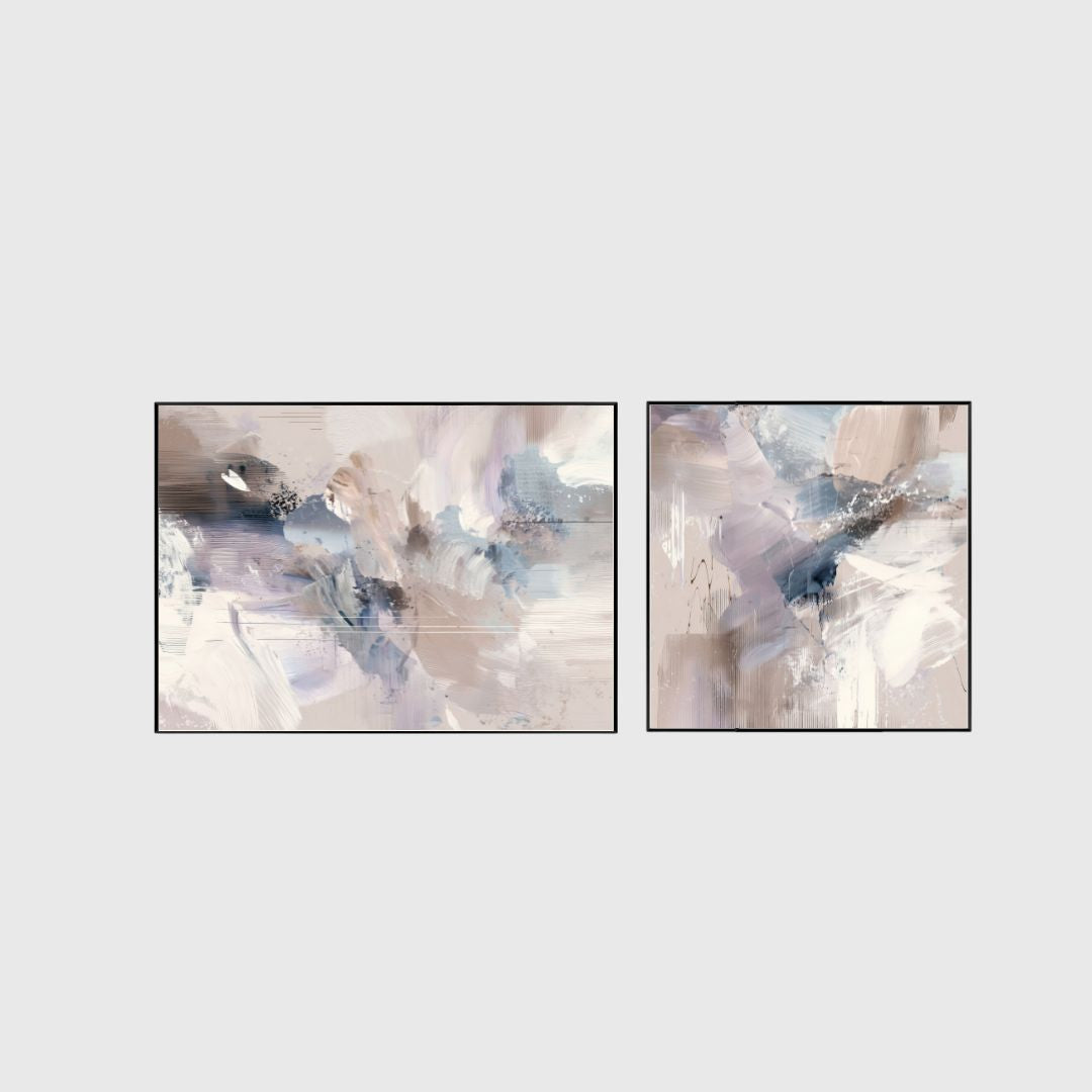 סט אמנות מופשטת Orvane בגוונים ניטרליים של שמנת ואפור תלוי מעל ספה בסלון מודרני