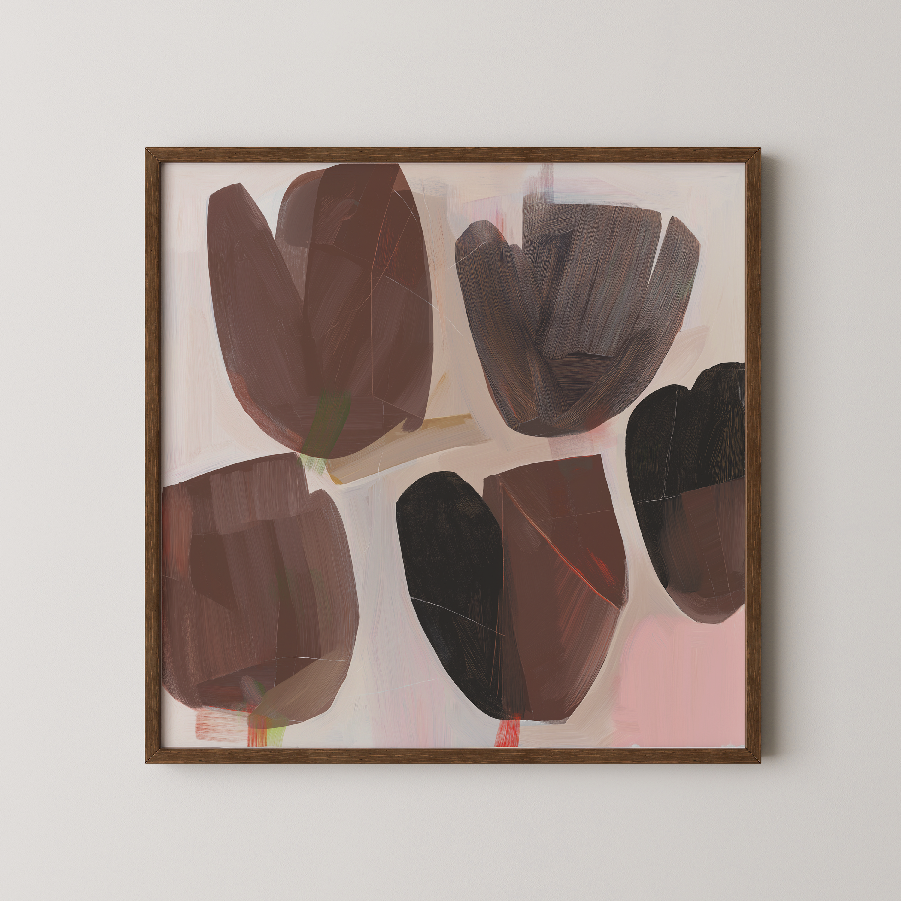 יצירת אמנות מופשטת בגווני חום כהה, בורדו ופחם על רקע בהיר, קומפוזיציה אורגנית עם נוכחות עמוקה במסגרת עץ.