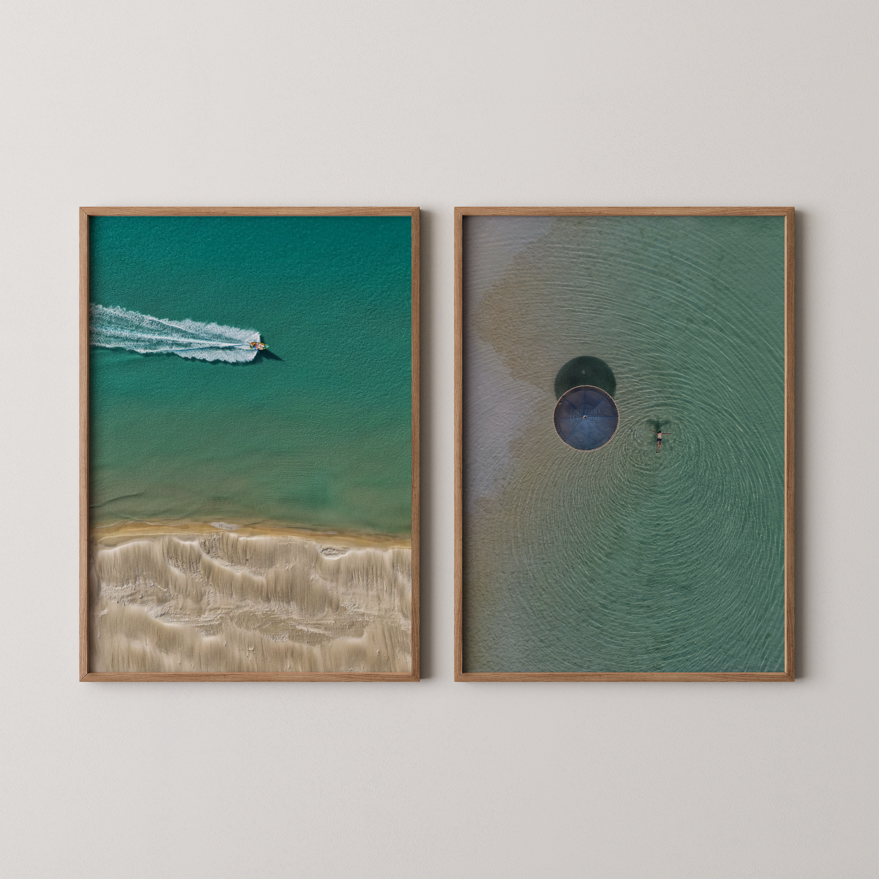 סט צילומי אוויר ממוסגרים – סירת דייגים שטה בים מול מעגן מיכאל וצף עגול בים המלח, צילום של חן כליפה לוי