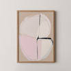 Tar יצירה מופשטת מינימליסטית בגווני חול, ורוד עדין ושחור במסגרת עץ בסגנון מודרני