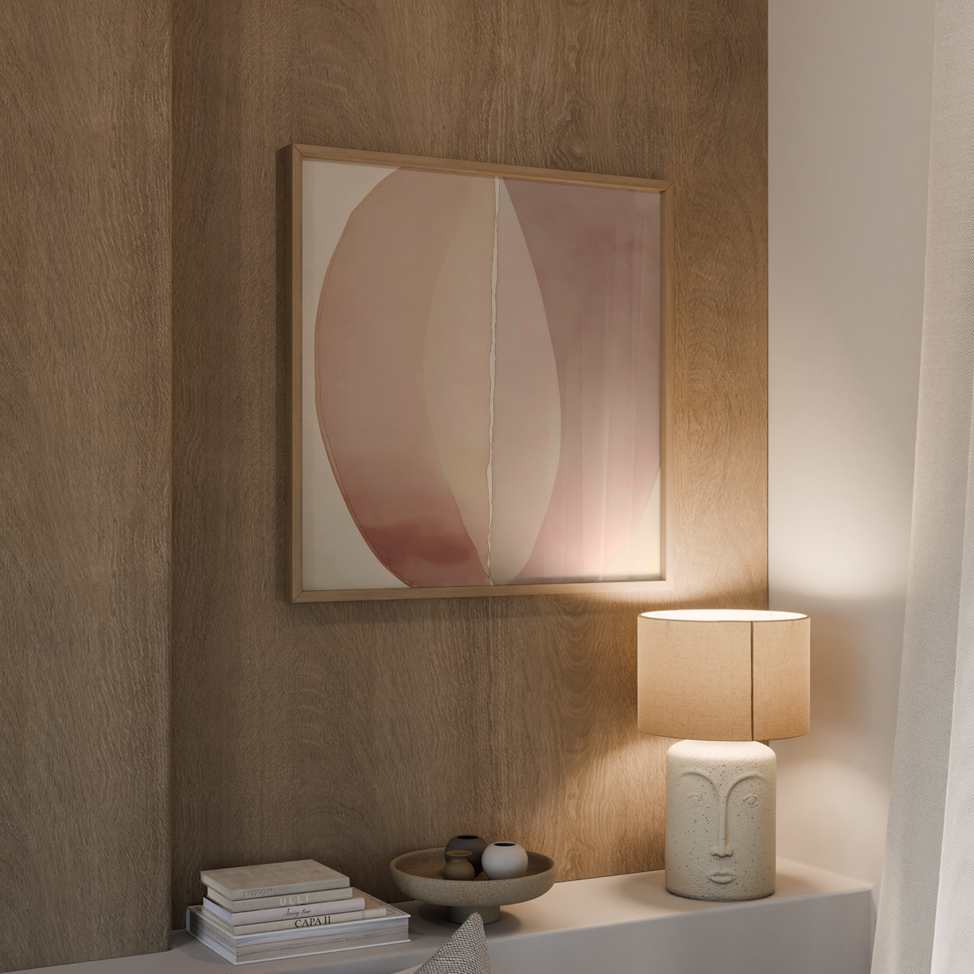 יצירת קיר מופשטת בגווני טרקוטה וחול עם צורות אורגניות רחבות וקו מרכזי עדין