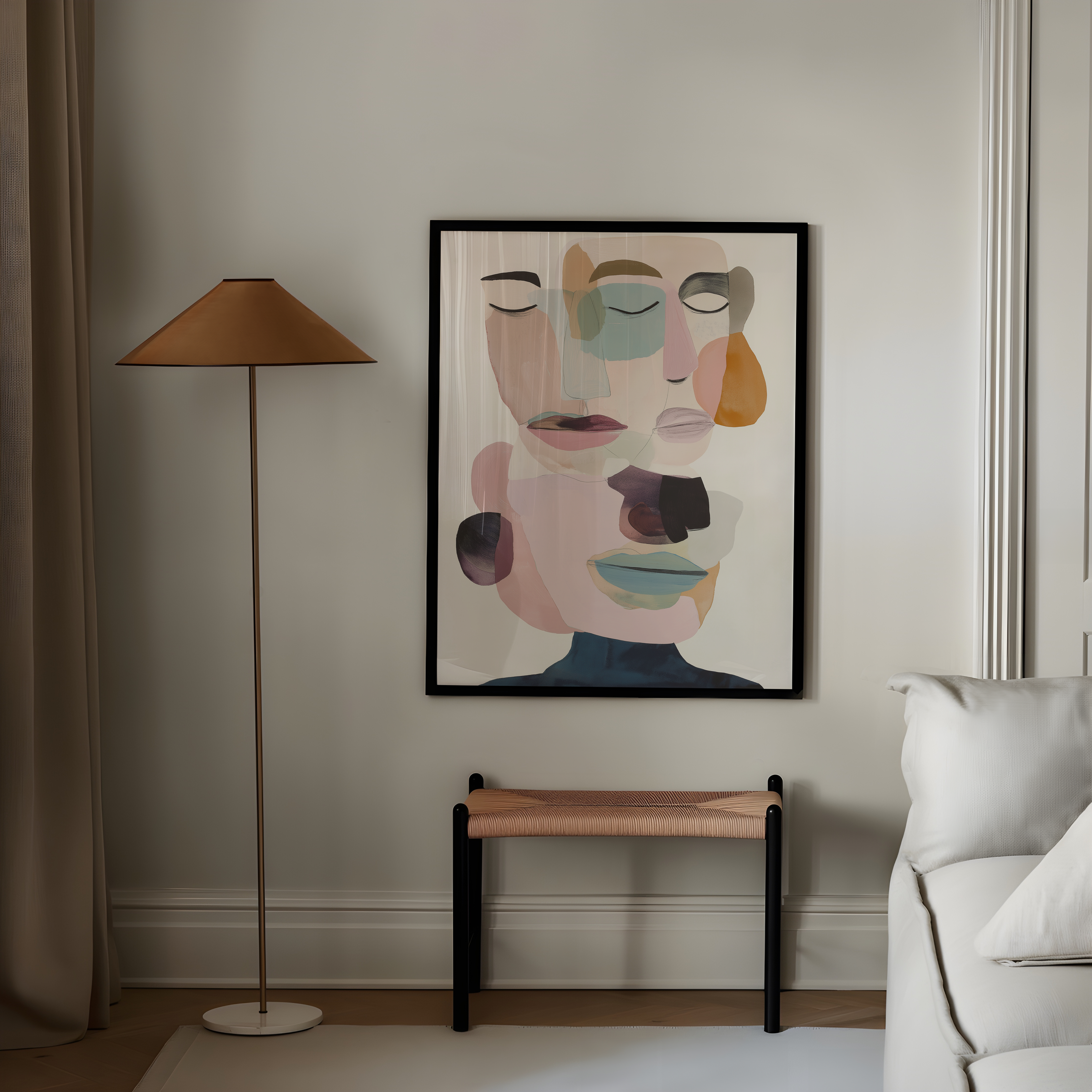 יצירת אמנות מופשטת של דמות נשית משכבות פנים וצבעים רכים בגווני ניוד, ורוד וכחול, תלויה בסלון מודרני