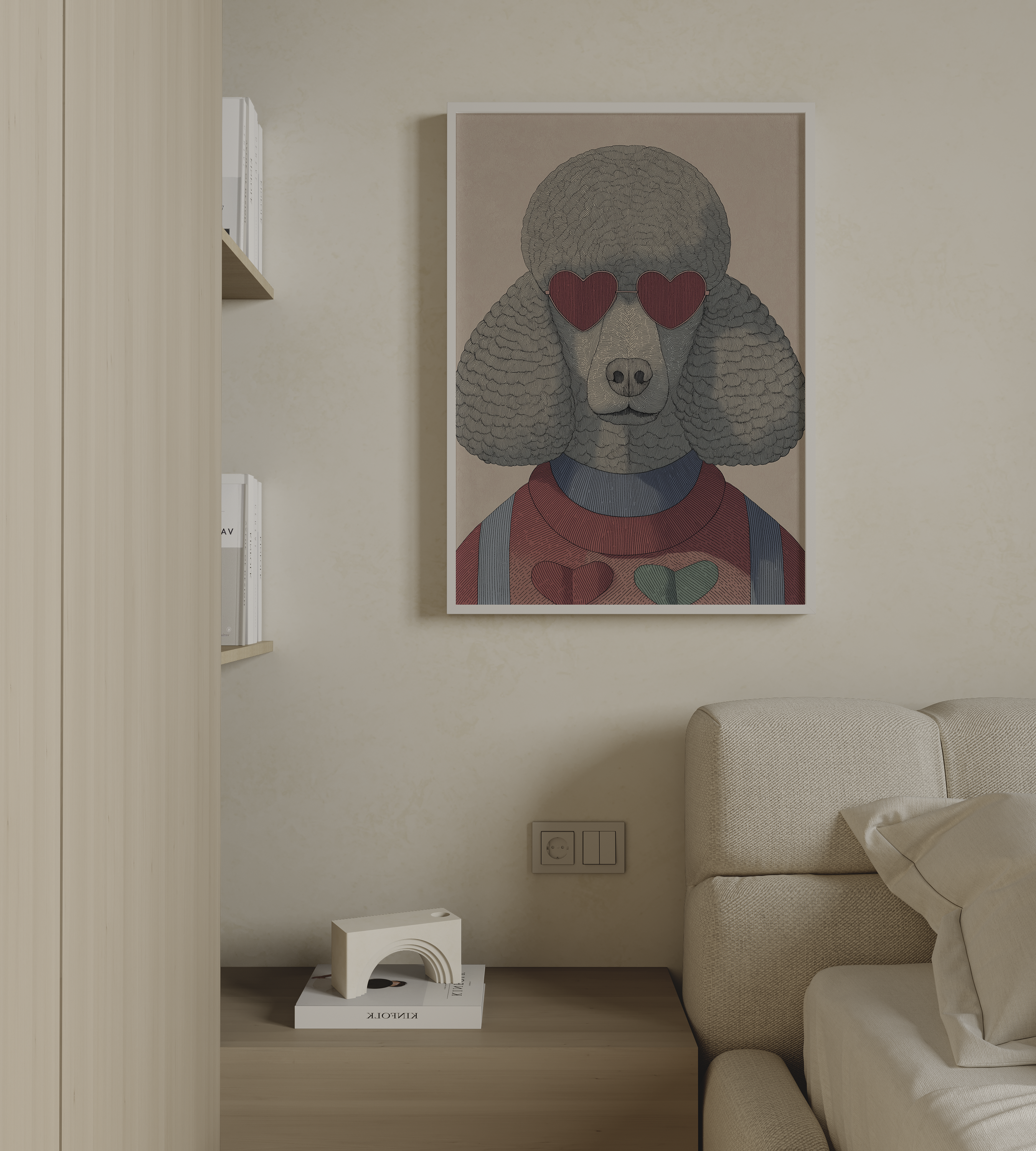 Belcour יצירה של פודל עם משקפי לב בסגנון איור מודרני, בגוונים רכים עם נגיעות אדום, ממוסגרת בסלון מינימליסטי