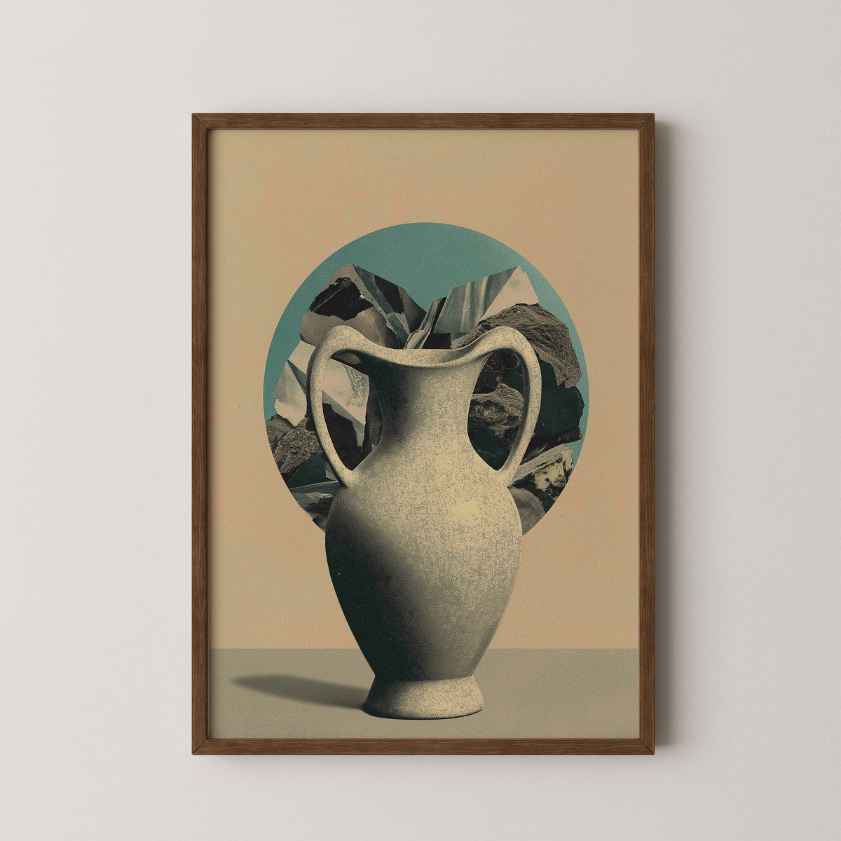 OBJECT NO. 01 - הדפס קולאז' של כד חרסינה עם שברי סלע על רקע מדליון טורקיז, מאת דניאל ברלוט