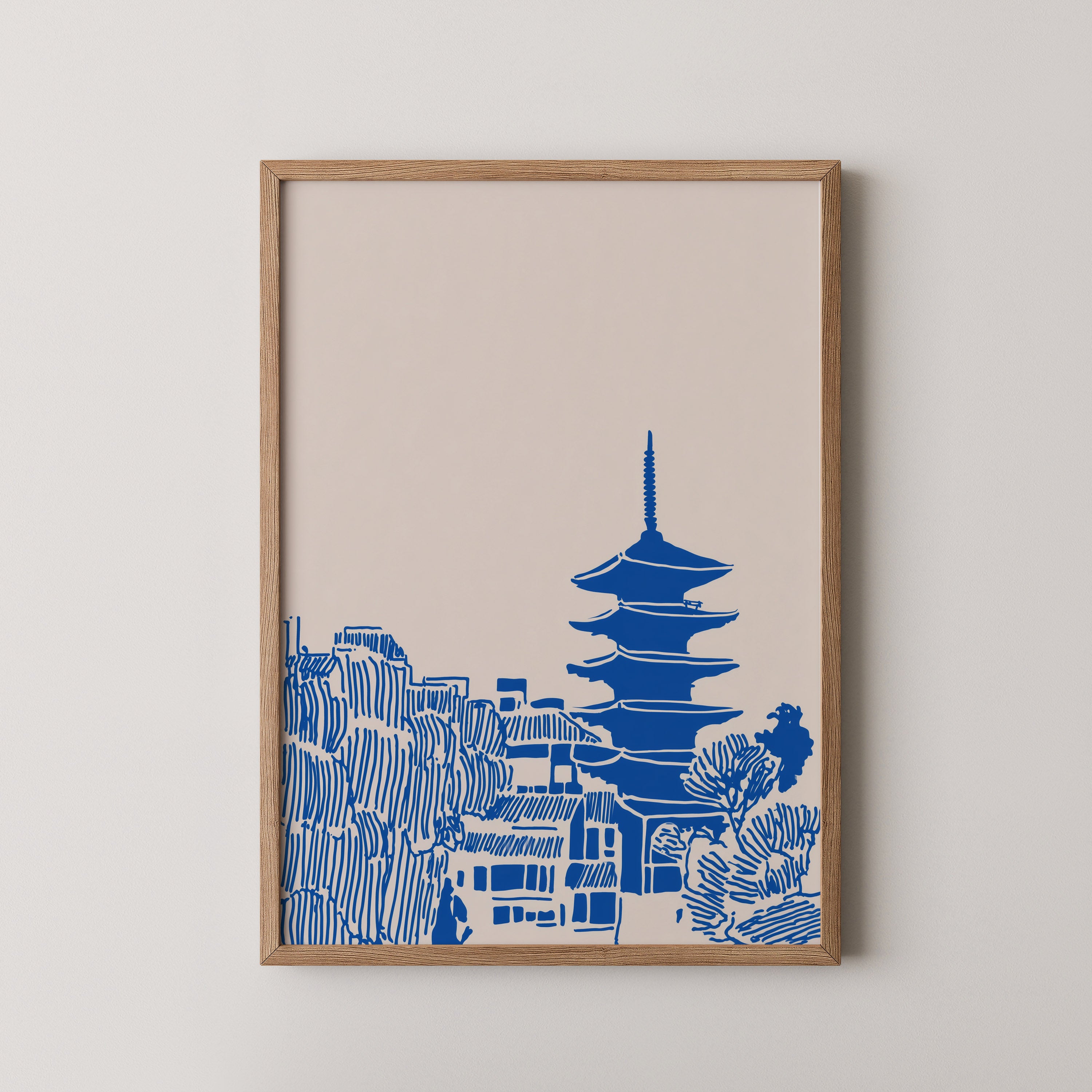 הדפס אמנותי KYOTO VIEW - סקיצה כחולה של מגדל פגודה יפני על רקע בז' במסגרת עץ