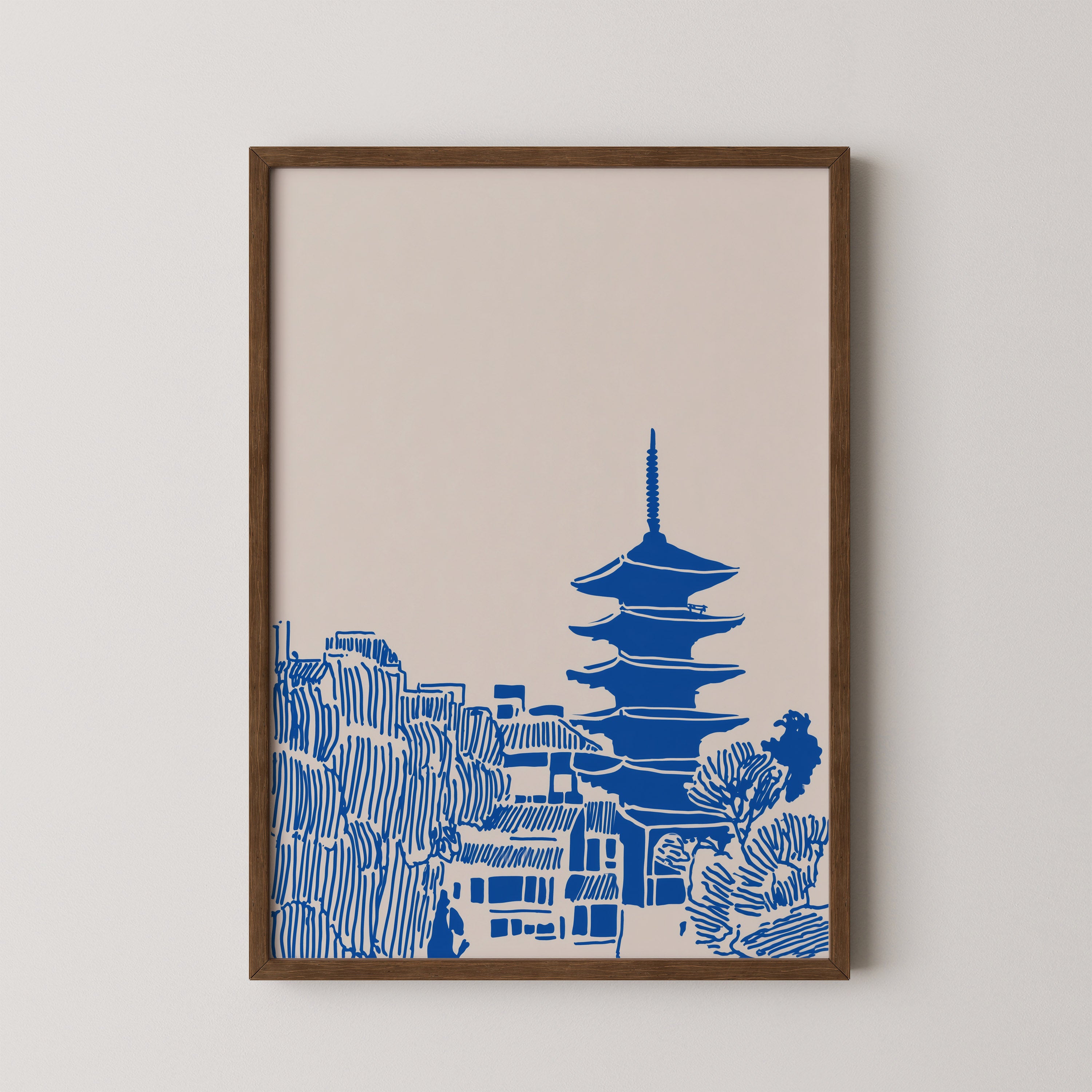 הדפס אמנותי KYOTO VIEW - סקיצה כחולה של מגדל פגודה יפני על רקע בז' במסגרת עץ
