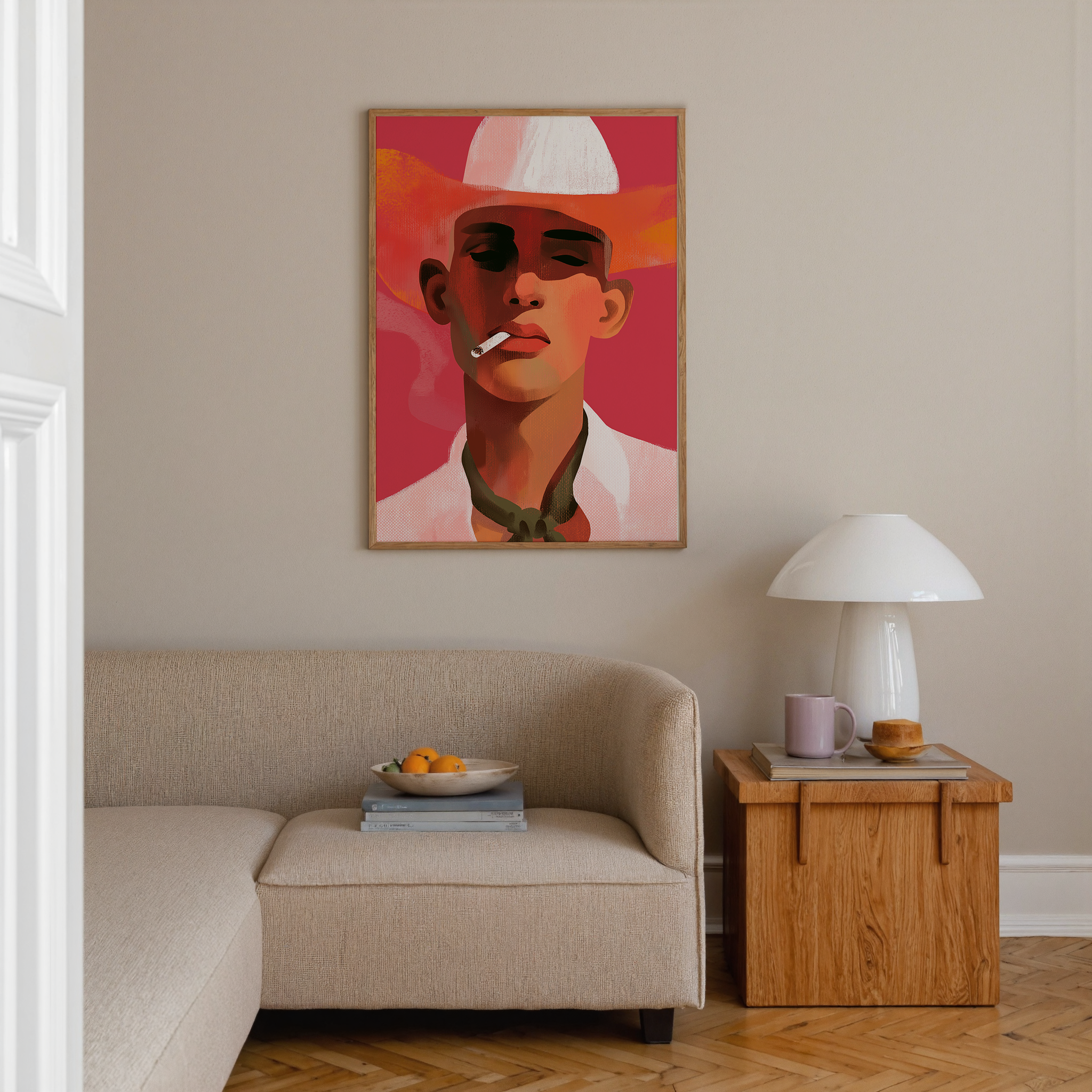 דיוקן אמנותי של דמות גברית עם כובע רחב, צבעוניות חמה בגווני אדום וניוד, סגנון מודרני עם נוכחות שקטה, יצירת אמנות לקיר מאת Trausi+Tosh